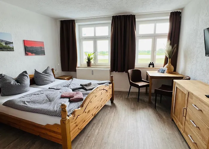 Zum Goldenen Anker Direkt An Der Elbe Pensionat Wittenberge